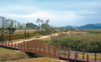 옥암지구내 친환경적인 자연상태 수변공원 (2011년)