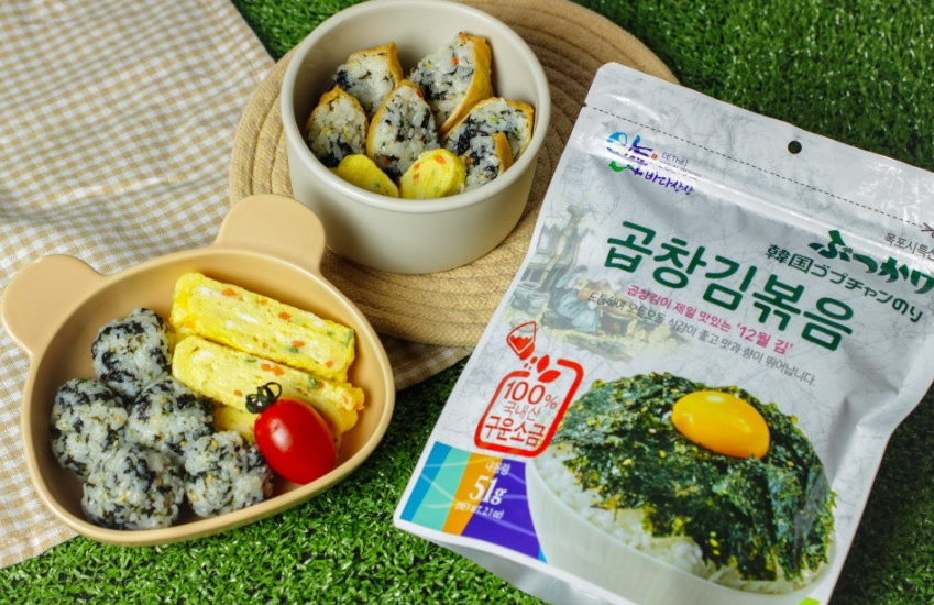 두툼한 생곱창김을 잘라 정성껏 볶아 더욱 바삭한 볶음김