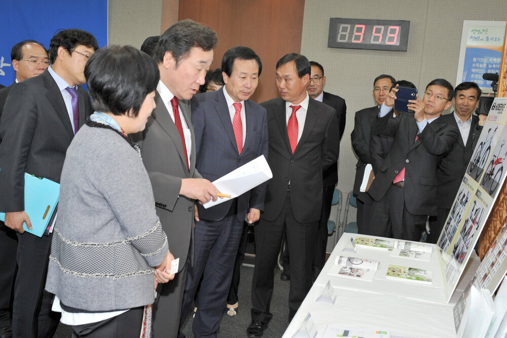 휴원바이크와투자협약체결식02(2014,11,7,도청서재필실).jpg