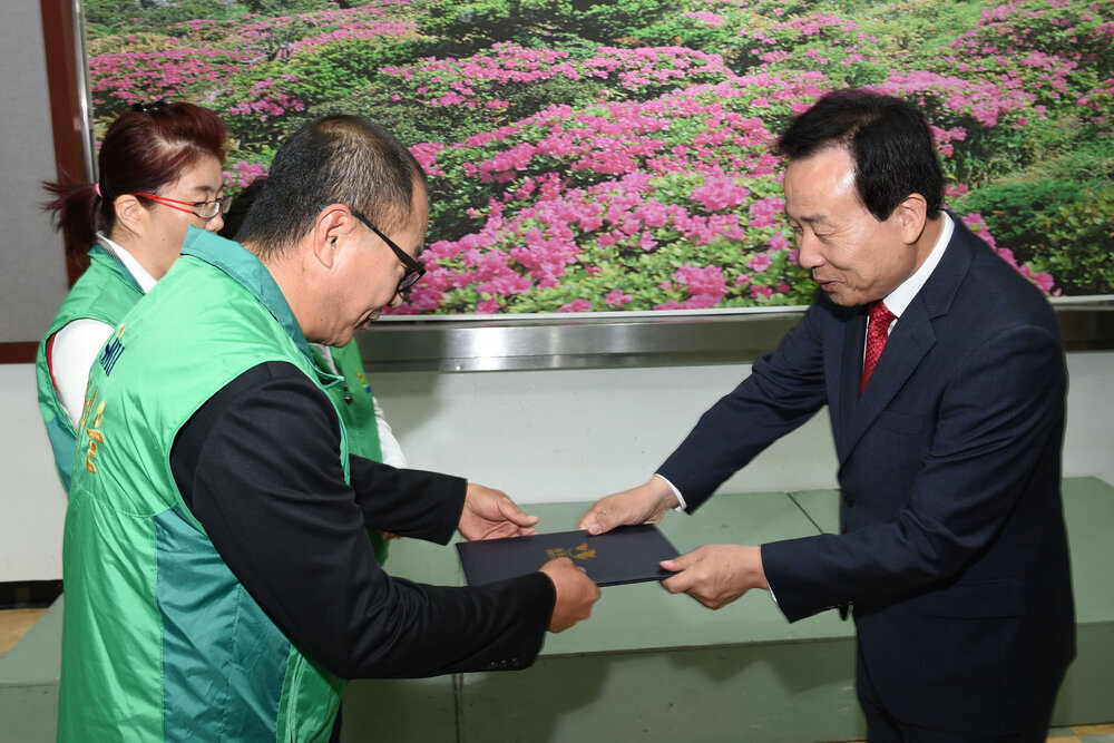 목포시새마을부녀회사랑나눔경로위안잔치01(2015,10,15,복음교회).jpg