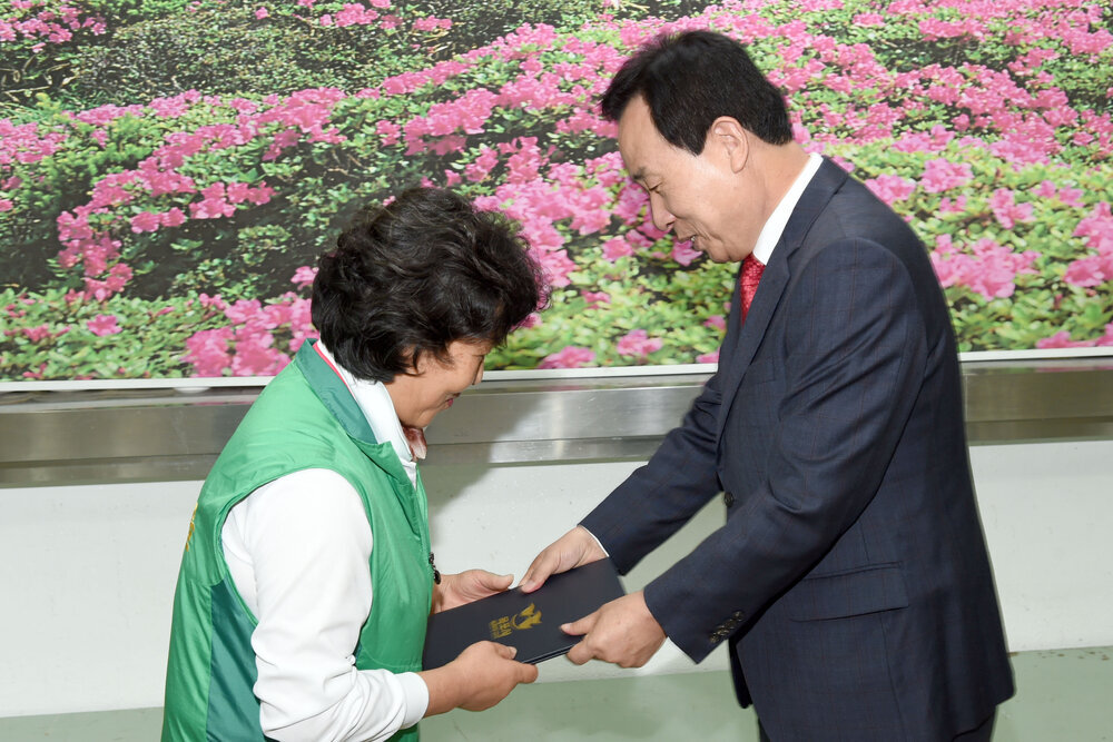 목포시새마을부녀회사랑나눔경로위안잔치03(2015,10,15,복음교회).jpg