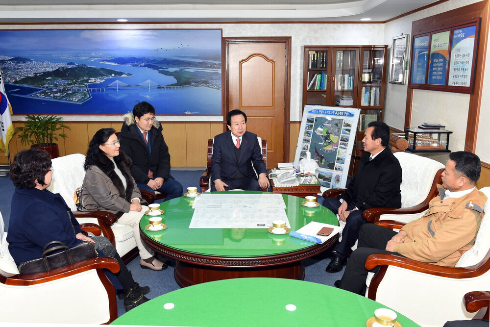 전라남도투자유치한마당대양산단입주기업인사전면담02(2015,12,18,시장실).jpg