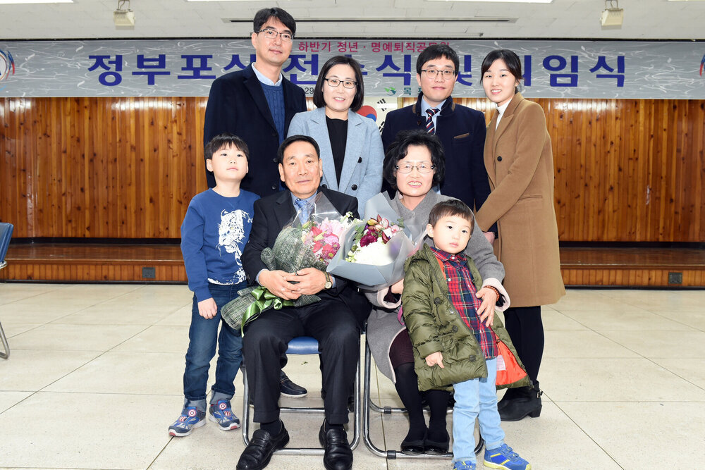 2015하반기정퇴직공무원정부포상전수식23(2015,12,29,회의실).jpg