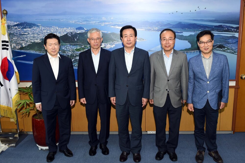 2016,7,29일자5급및6급전보임용장교부05(2016,7,29,시장실).jpg