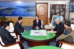 목포어업정보통신국목포복지재단에이웃사랑성품기탁02(2016,1,8,시장실).jpg